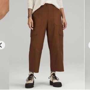 Lululemon Light Utilitech Cargo Pocket High-Rise Crop - Roasted Brown 26